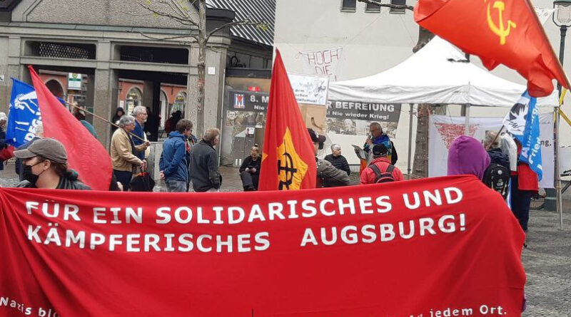 Polizei gegen Hammer und Sichel in Augsburg