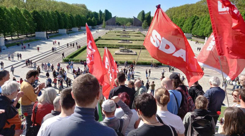 Trotz Repression: Tausende begehen in Berlin den Tag der Befreiung