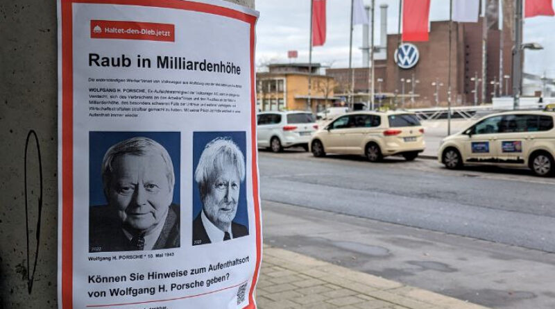 Plakate rufen zur Fahndung nach Wolfgang Porsche auf