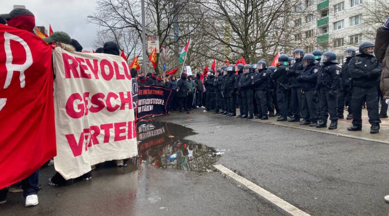 Polizei attackiert Luxemburg-Liebknecht-Demo