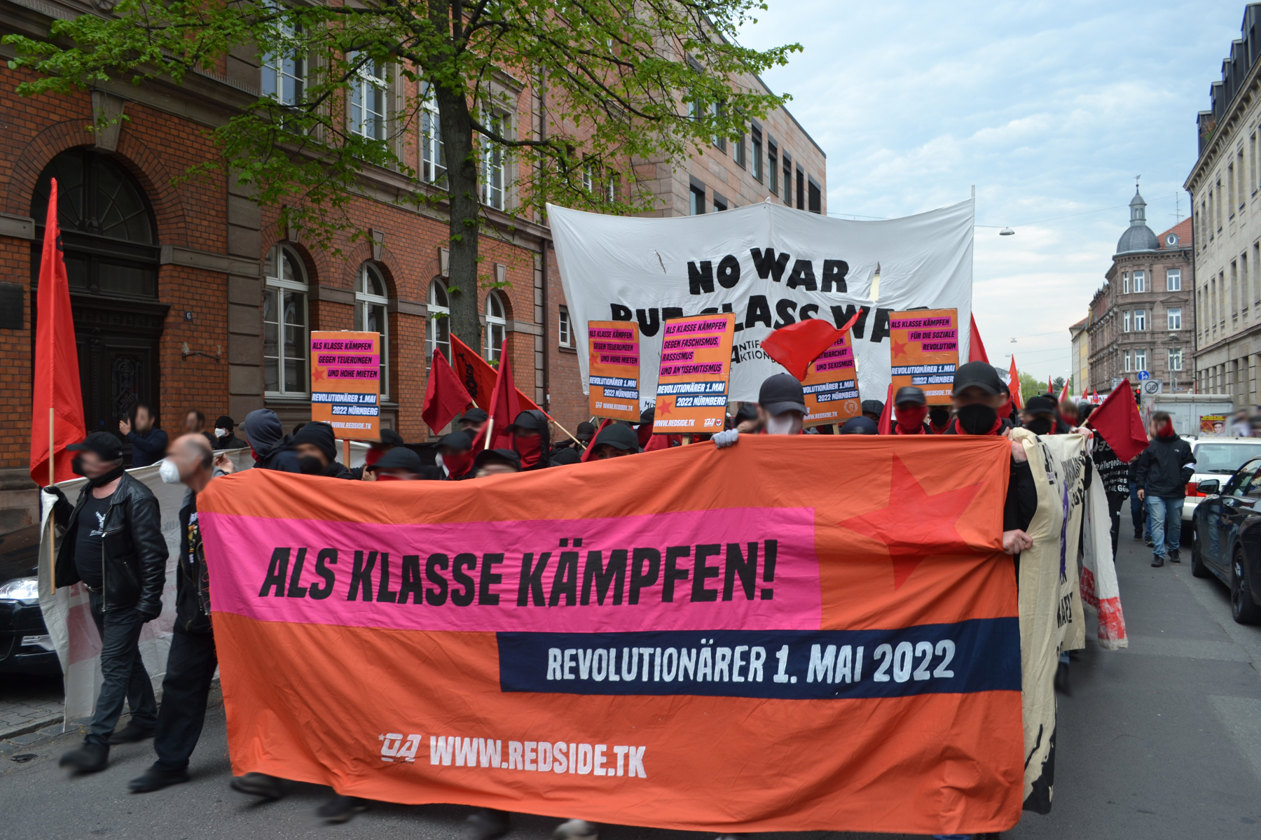 Über 2500 Menschen auf der revolutionären 1. Mai Demonstration in Nürnberg