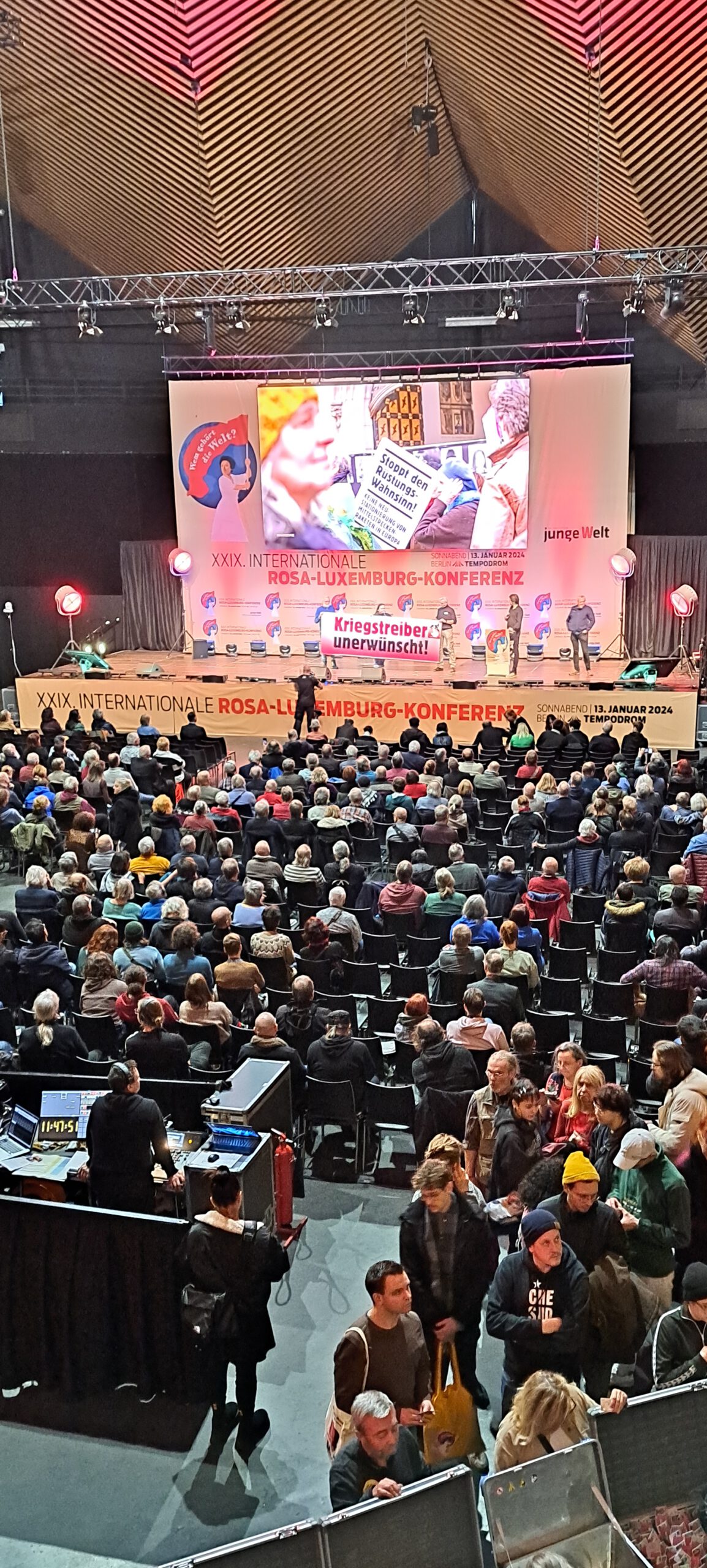 Tausende Menschen bei Rosa-Luxemburg-Konferenz in Berlin