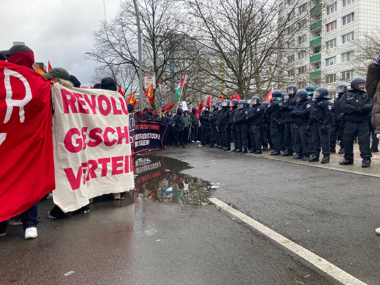 Polizei attackiert Luxemburg-Liebknecht-Demo