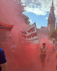 Demonstration gegen den Verkauf der HHLA an die MSC in Hamburg am 31. August 2024. Foto: RedGlobe